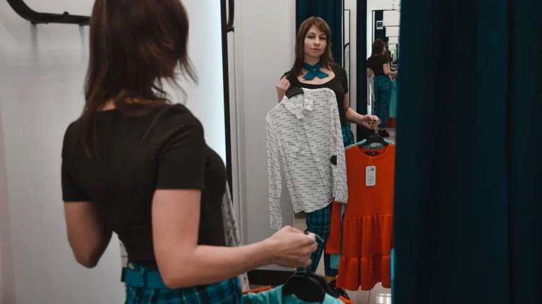 How-to-Incorporate-Vintage-Pieces-into-Modern-Outfits